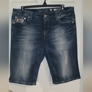 MISS ME CAPRI SHORTS SIZE 36